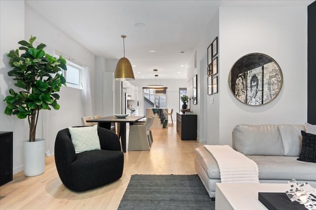 2109 W Race Avenue, Chicago, IL 60612