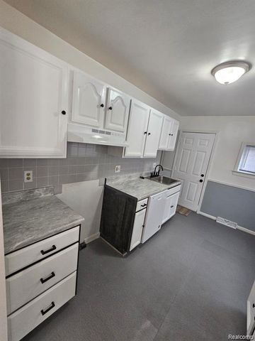 12760 Sarsfield Avenue, Warren, MI 48089
