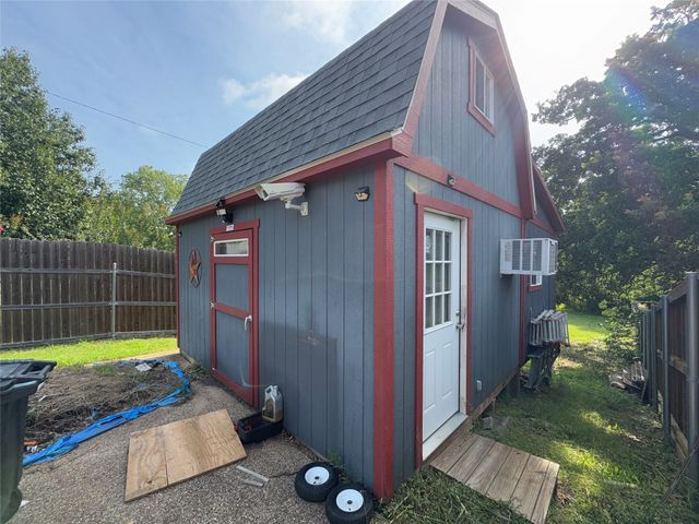 2720 Dorothy Drive, Keene, TX 76031
