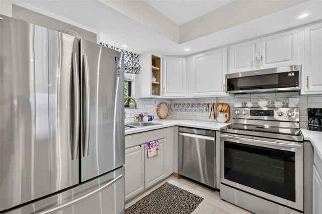 4300 BAYWOOD BOULEVARD A103, Mount Dora, FL 32757