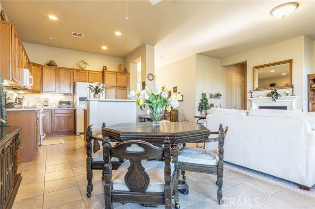 19442 Royal Oaks Road, Apple Valley, CA 92308
