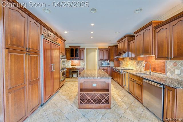 6608 Enclave Drive, Clarkston, MI 48348