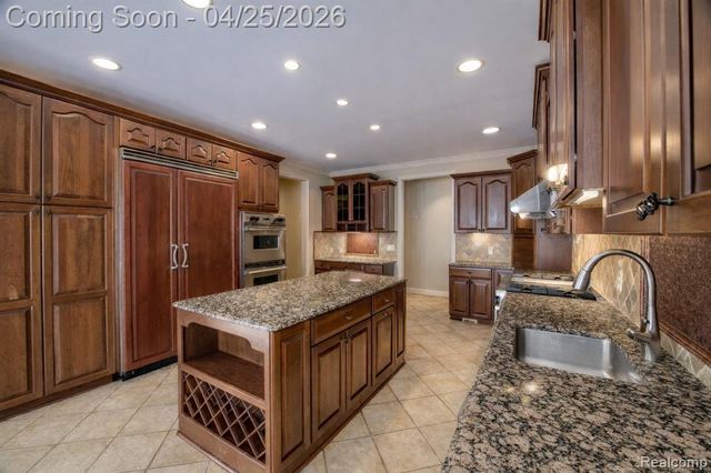 6608 Enclave Drive, Clarkston, MI 48348
