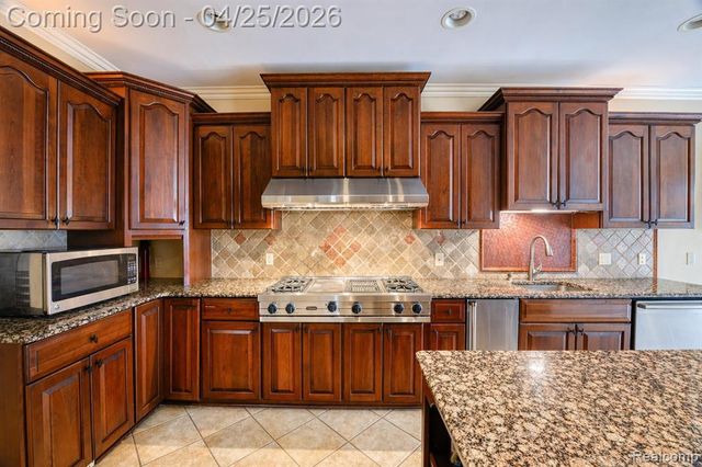 6608 Enclave Drive, Clarkston, MI 48348