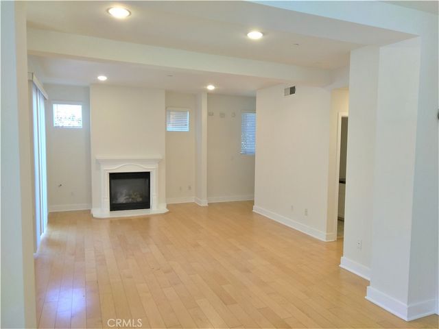 6300 Honolulu Avenue 101, La Crescenta, CA 91214
