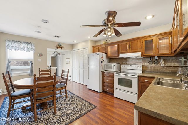 110 Henley Court C, Freehold, NJ 07728