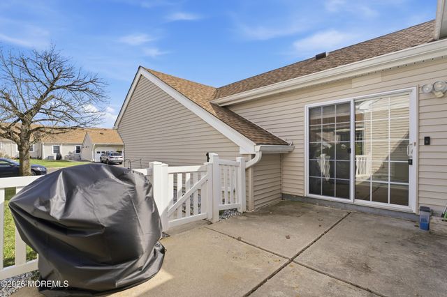 110 Henley Court C, Freehold, NJ 07728