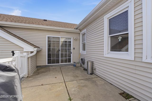 110 Henley Court C, Freehold, NJ 07728