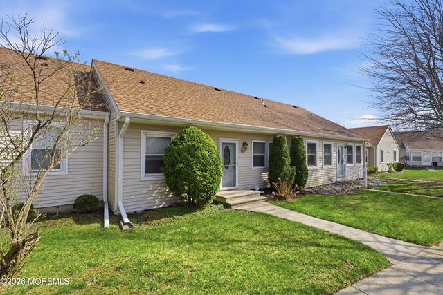 110 Henley Court C, Freehold, NJ 07728