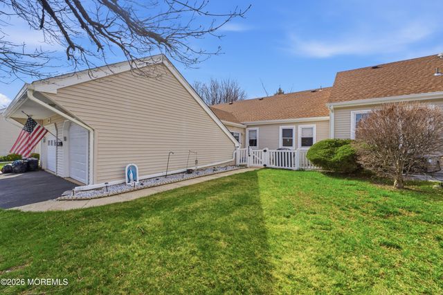 110 Henley Court C, Freehold, NJ 07728