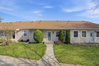 110 Henley Court C, Freehold, NJ 07728