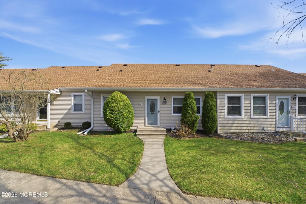 110 Henley Court C, Freehold, NJ 07728