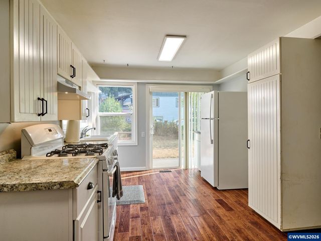 845 S Water St, Silverton, OR 97381