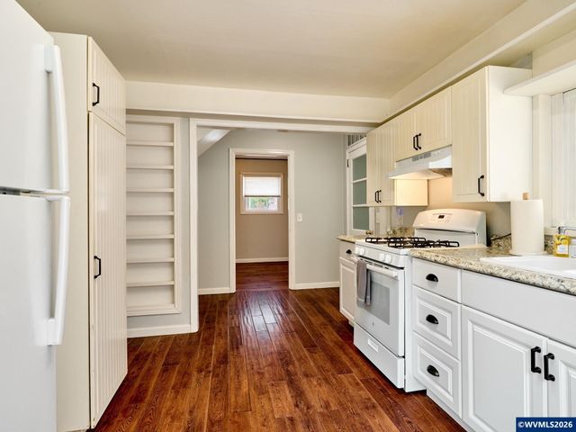 845 S Water St, Silverton, OR 97381