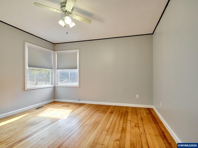 845 S Water St, Silverton, OR 97381