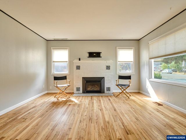 845 S Water St, Silverton, OR 97381