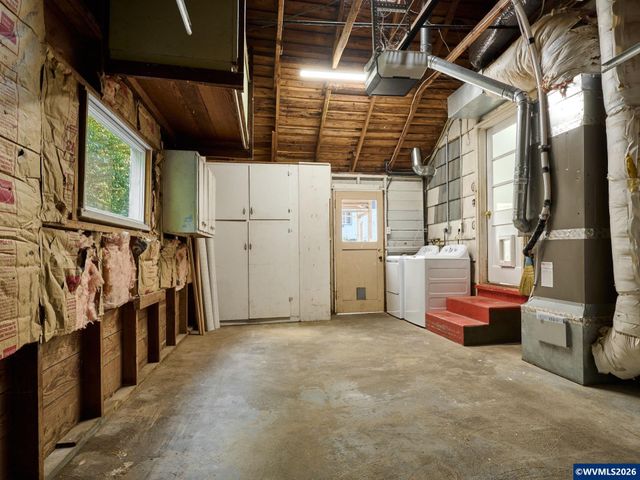 845 S Water St, Silverton, OR 97381