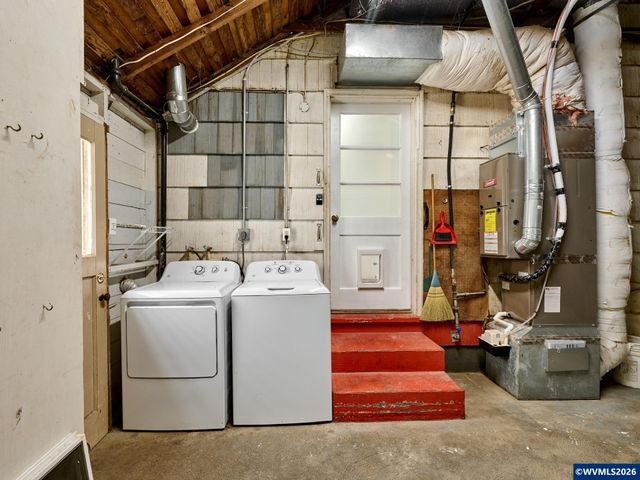 845 S Water St, Silverton, OR 97381
