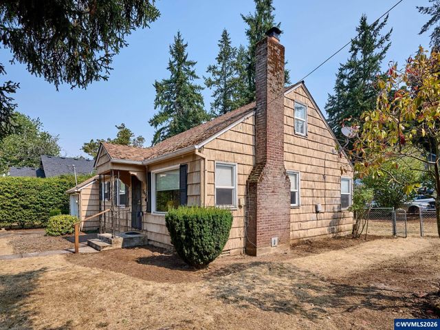 845 S Water St, Silverton, OR 97381