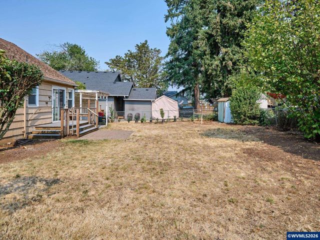 845 S Water St, Silverton, OR 97381