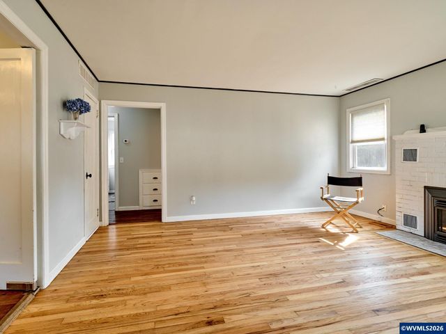 845 S Water St, Silverton, OR 97381