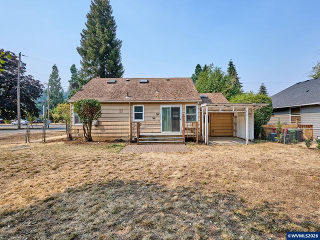 845 S Water St, Silverton, OR 97381