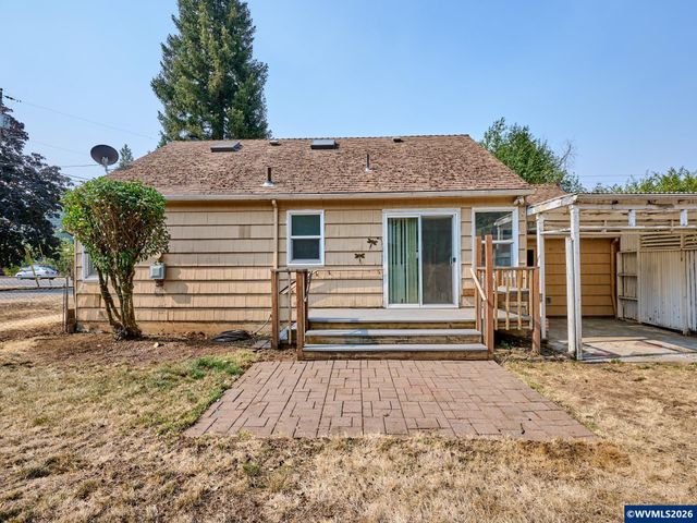 845 S Water St, Silverton, OR 97381