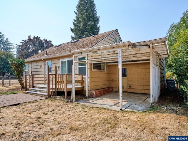 845 S Water St, Silverton, OR 97381