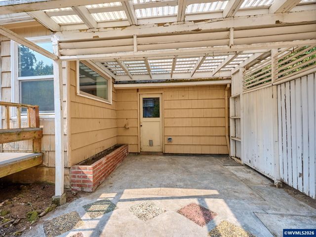 845 S Water St, Silverton, OR 97381