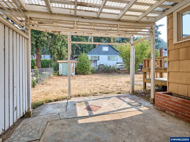 845 S Water St, Silverton, OR 97381