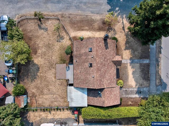 845 S Water St, Silverton, OR 97381
