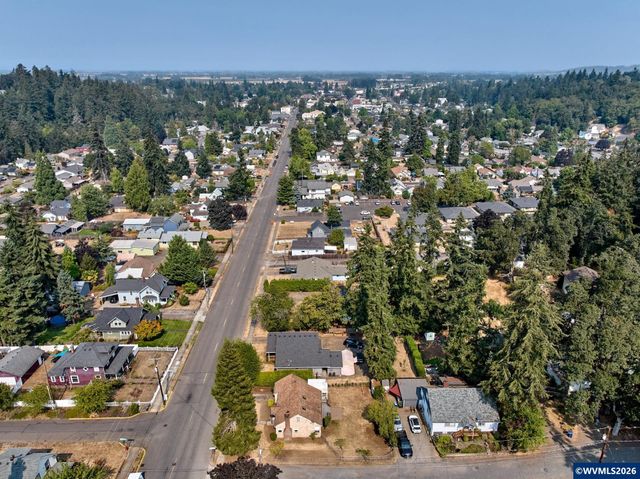 845 S Water St, Silverton, OR 97381