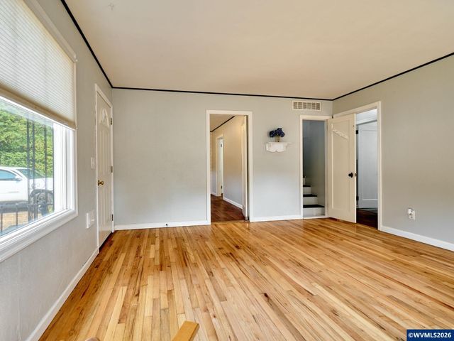 845 S Water St, Silverton, OR 97381