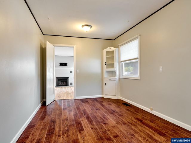 845 S Water St, Silverton, OR 97381