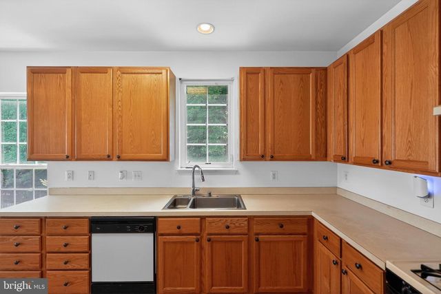 9200 FOX PARK RD, Clinton, MD 20735