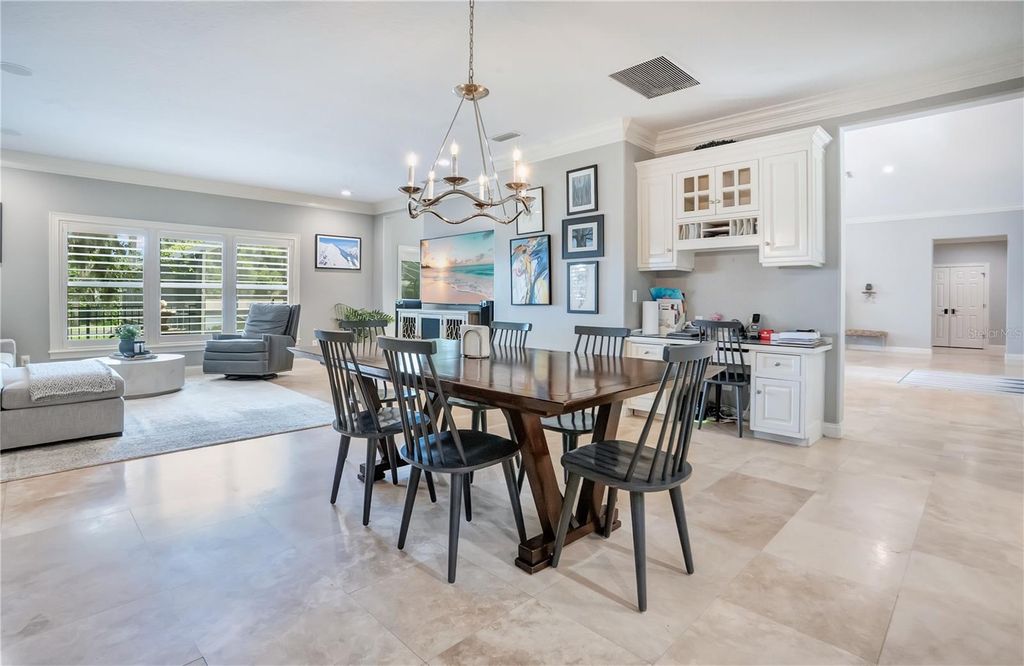 Image 13 of property listing at 515 W 2ND AVENUE, Windermere, FL 34786