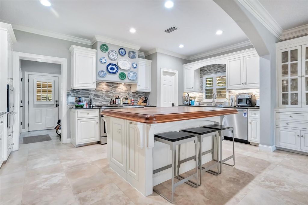 Image 18 of property listing at 515 W 2ND AVENUE, Windermere, FL 34786