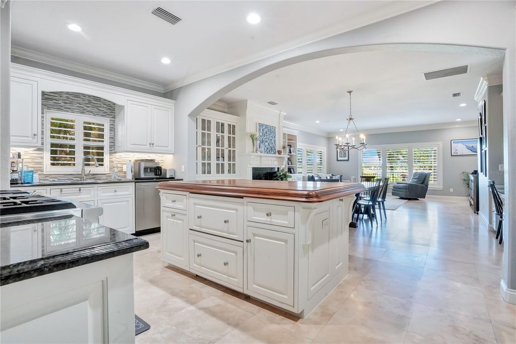 Image 20 of property listing at 515 W 2ND AVENUE, Windermere, FL 34786