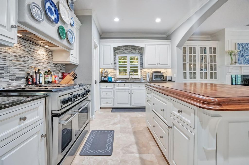 Image 21 of property listing at 515 W 2ND AVENUE, Windermere, FL 34786