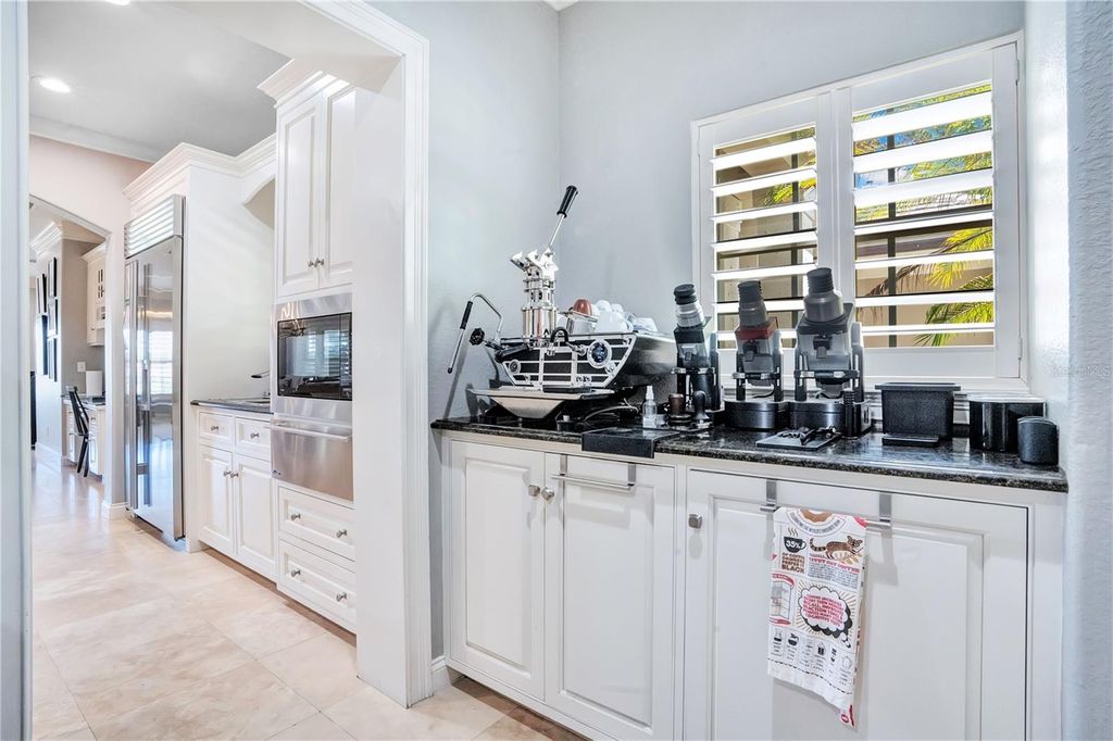 Image 23 of property listing at 515 W 2ND AVENUE, Windermere, FL 34786