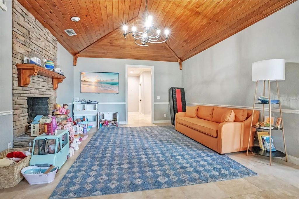Image 26 of property listing at 515 W 2ND AVENUE, Windermere, FL 34786
