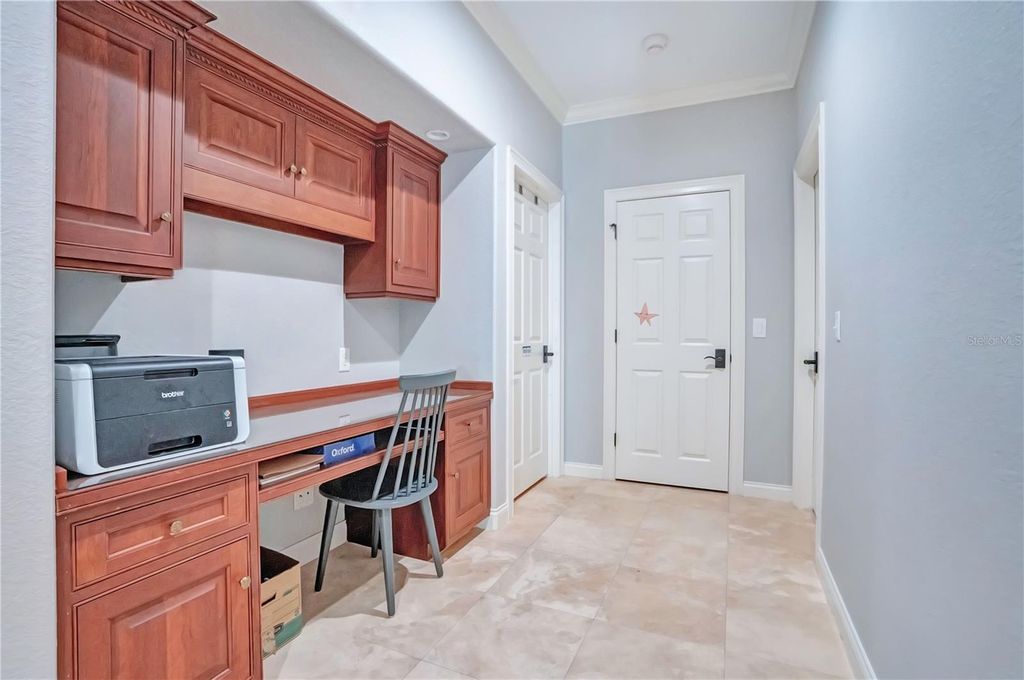 Image 36 of property listing at 515 W 2ND AVENUE, Windermere, FL 34786