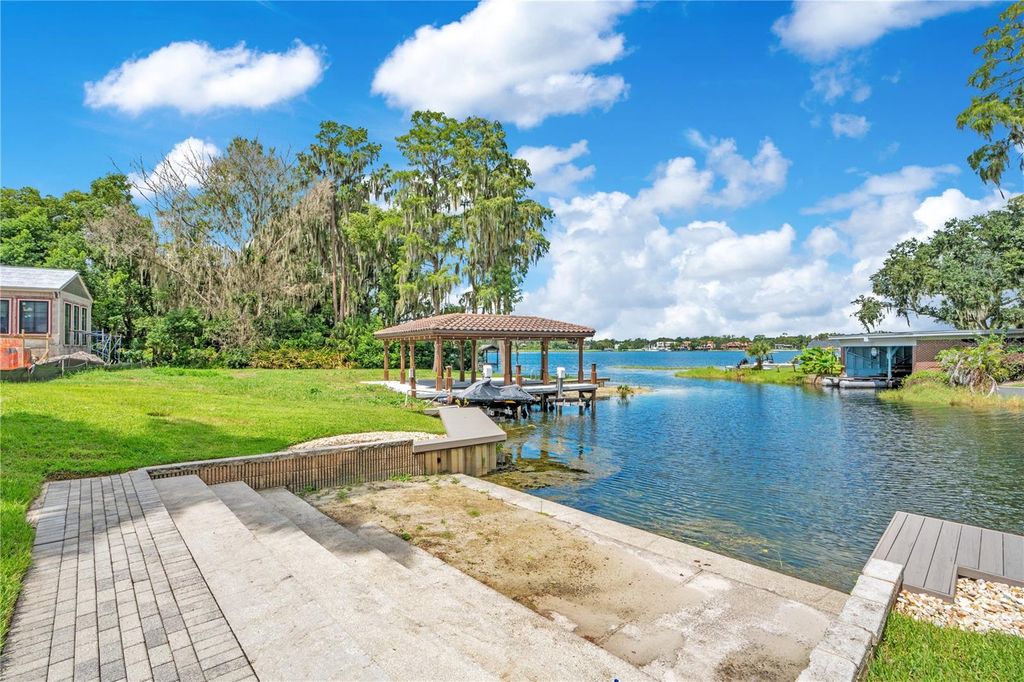 Image 47 of property listing at 515 W 2ND AVENUE, Windermere, FL 34786