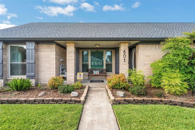 601 Willow Glen Lane, Baytown, TX 77521