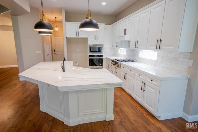 3223 Peace Rose Street, Bakersfield, CA 93311