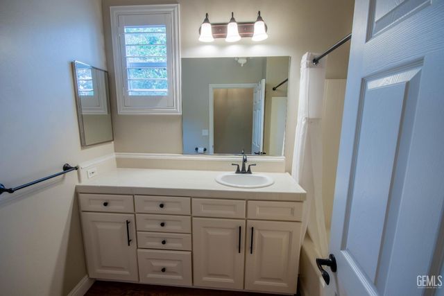 3223 Peace Rose Street, Bakersfield, CA 93311