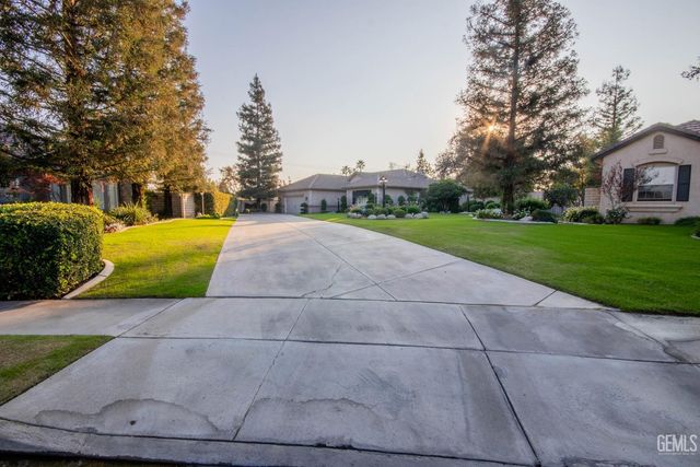 3223 Peace Rose Street, Bakersfield, CA 93311