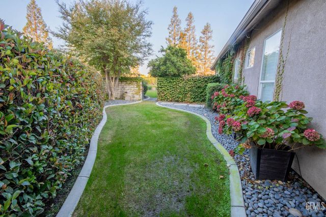 3223 Peace Rose Street, Bakersfield, CA 93311