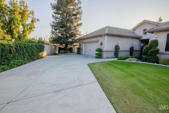 3223 Peace Rose Street, Bakersfield, CA 93311