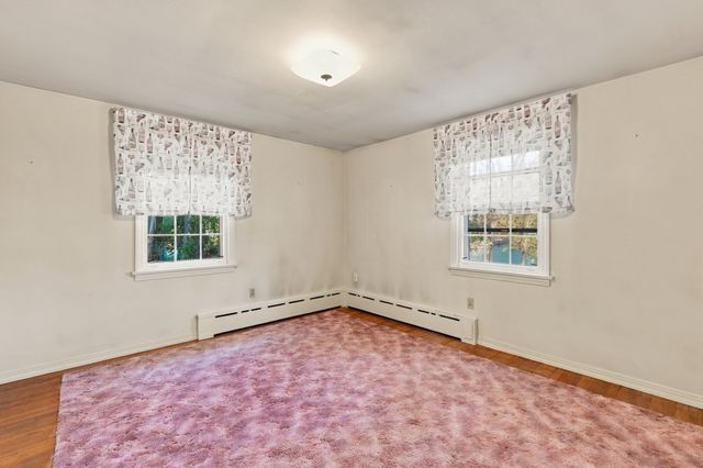 21 Vernon St, Oxford, MA 01540